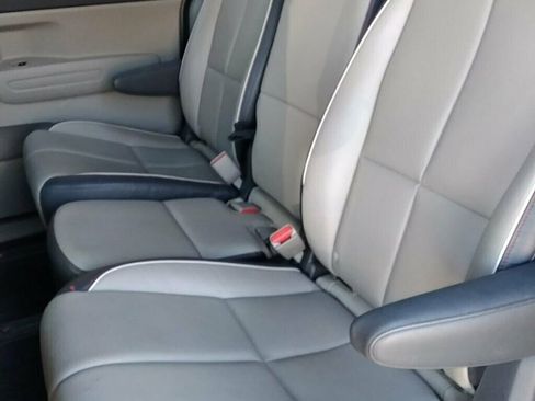 Used 2018 Kia Sedona LX w/ LX Essentials Premium Package image 9