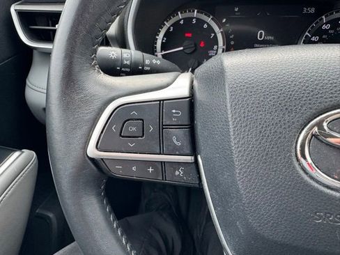 Used 2023 Toyota Highlander XLE AWD/4WD image 22