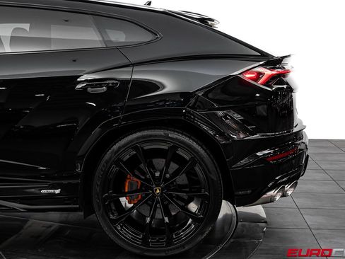 Used 2023 Lamborghini Urus S AWD/4WD image 13