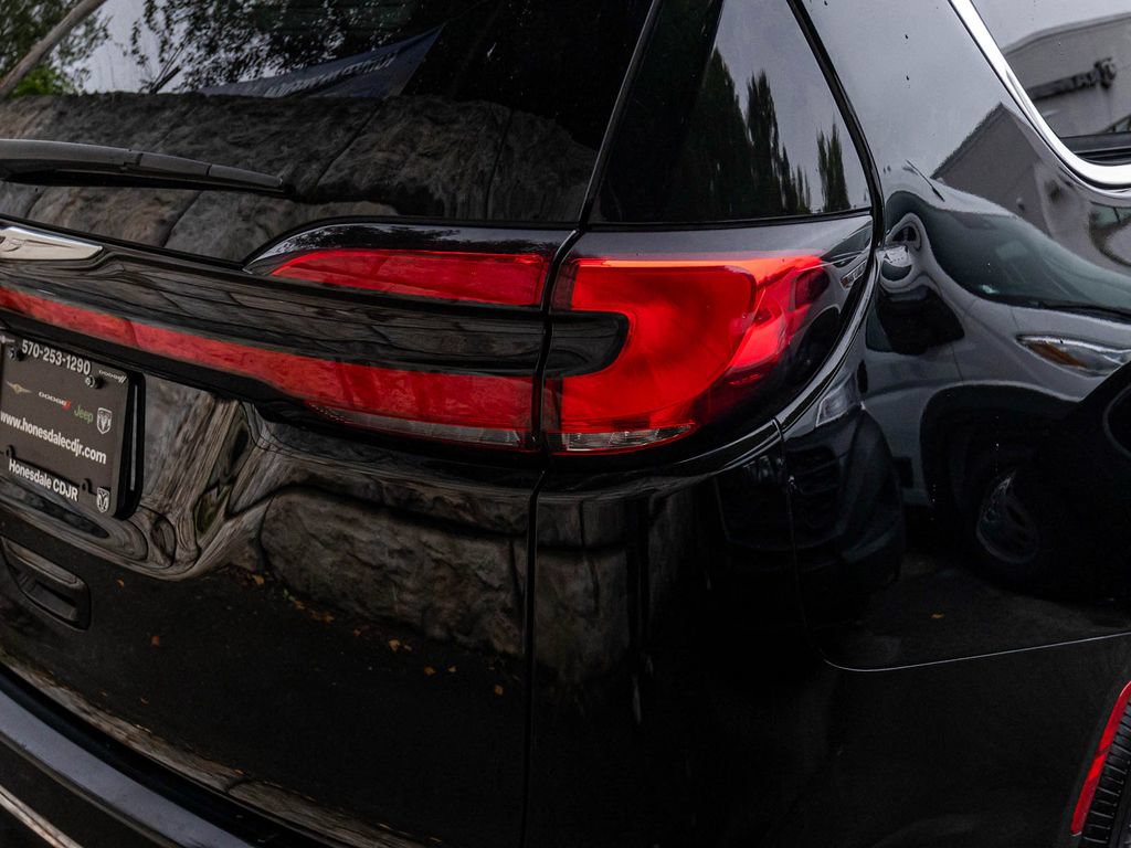 Used 2025 Chrysler Pacifica Select FWD image 37