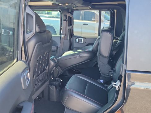 Used 2022 Jeep Gladiator Rubicon w/ LED Lighting Group AWD/4WD image 13