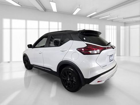 Used 2022 Nissan Kicks SR w/ Premium Package FWD image 5