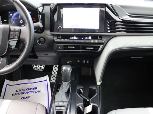 Used 2025 Toyota Camry SE FWD image 20