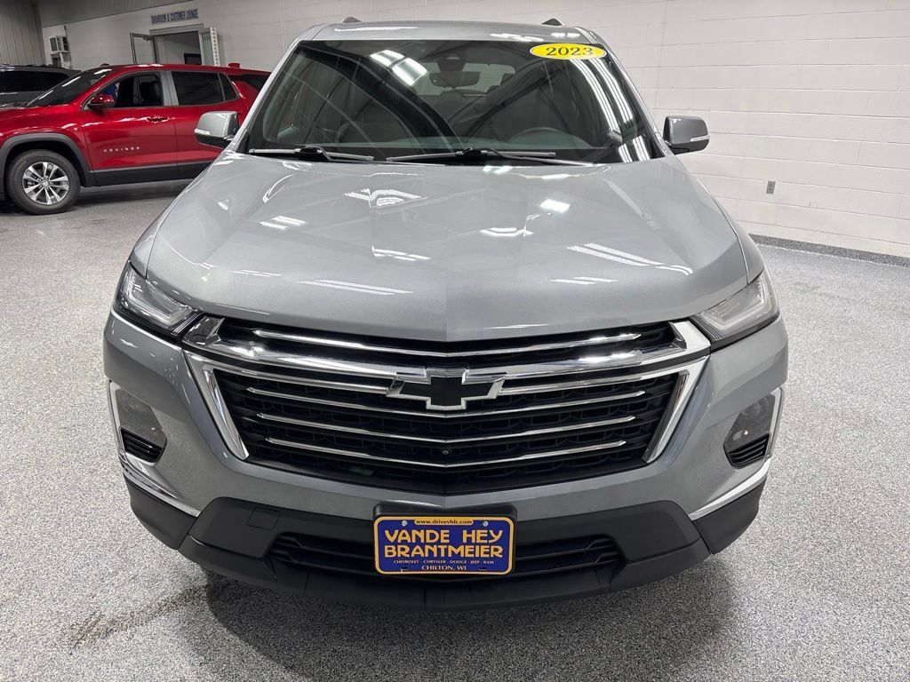 Used 2023 Chevrolet Traverse LT w/ LT Premium Package AWD/4WD image 2