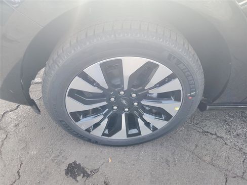 New 2025 Ford Expedition Max Platinum w/ Driver's Package image 9