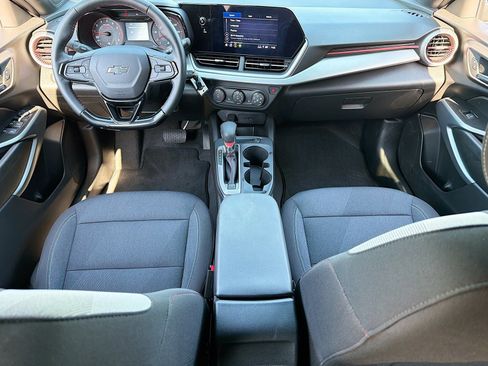 Used 2025 Chevrolet Trax RS w/ Driver Confidence Package FWD image 9