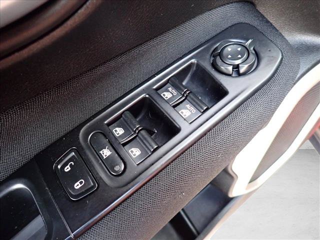 Used 2017 Jeep Renegade Latitude w/ Cold Weather Group AWD/4WD image 12