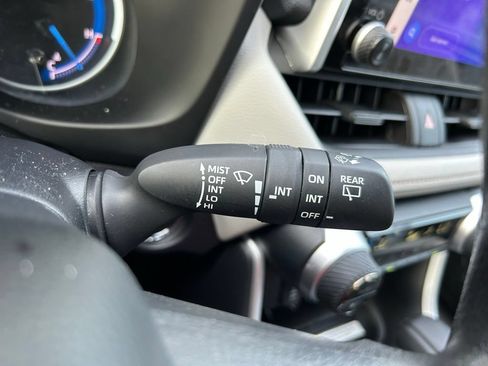 Used 2024 Toyota RAV4 XLE AWD/4WD image 22