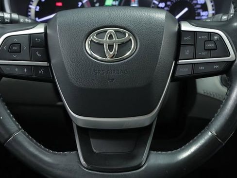 Used 2022 Toyota Highlander XLE image 13