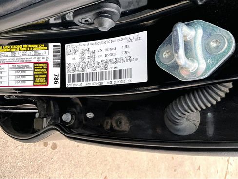 Used 2021 Toyota Tacoma TRD Off-Road image 4