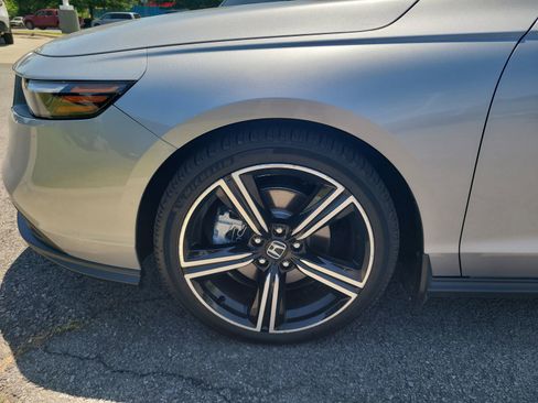 Used 2023 Honda Accord Sport image 9