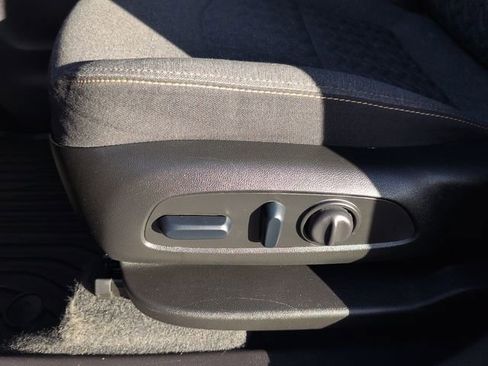 Used 2024 Chevrolet Equinox LT FWD image 22