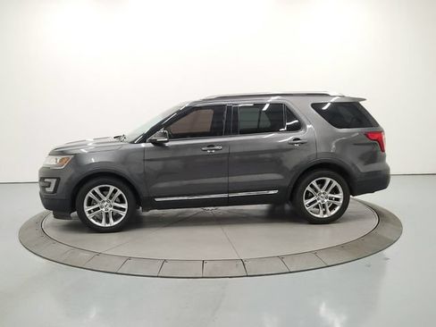 Used 2017 Ford Explorer XLT w/ Equipment Group 202A FWD image 5