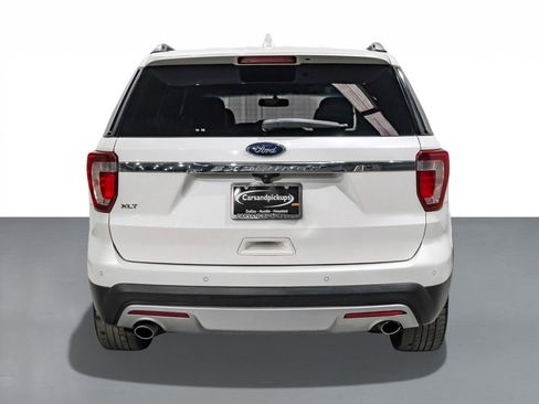 Used 2017 Ford Explorer XLT w/ Equipment Group 202A image 7