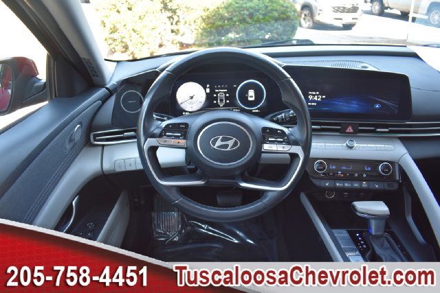 Used 2025 Hyundai Elantra Limited FWD image 29