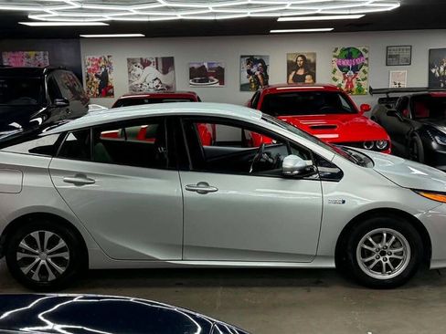 Used 2017 Toyota Prius Prime Premium FWD image 4