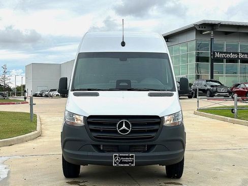 Used 2025 Mercedes-Benz Sprinter 2500 image 3