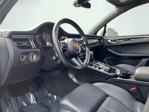 Used 2022 Porsche Macan AWD/4WD image 36