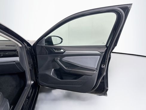 Used 2025 Volkswagen Jetta SE FWD image 29