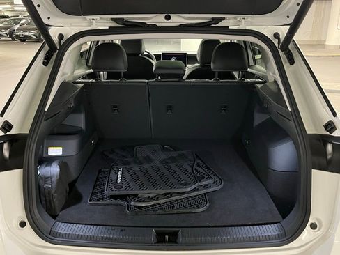 New 2025 Volkswagen Tiguan SE image 39