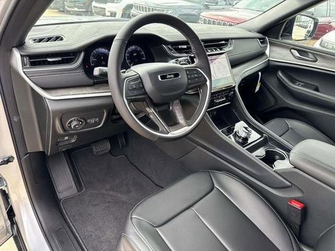 New 2025 Jeep Grand Cherokee L Limited w/ Luxury Tech Group II RWD image 14