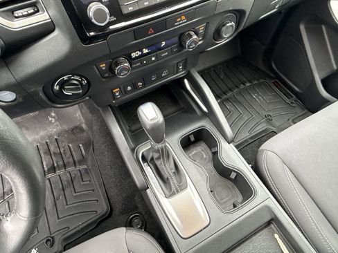 Used 2022 Nissan Frontier SV image 16