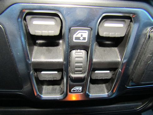 Used 2022 Jeep Wrangler Unlimited Sahara w/ Cold Weather Group image 30