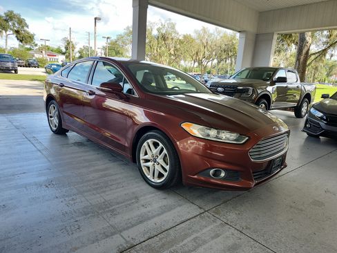 Used 2016 Ford Fusion SE w/ Equipment Group 202A FWD image 7