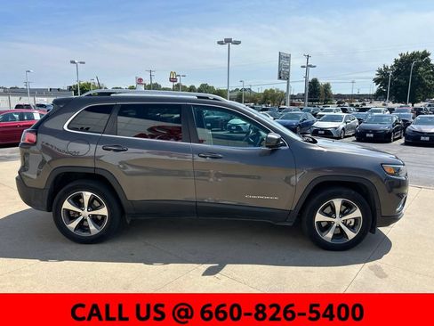 Used 2019 Jeep Cherokee Limited AWD/4WD image 5