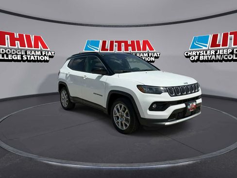 Used 2025 Jeep Compass Limited AWD/4WD image 2