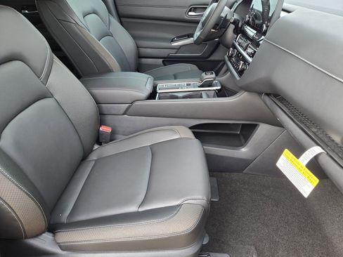 New 2025 Nissan Pathfinder SL image 13