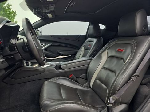 Used 2018 Chevrolet Camaro SS RWD image 9
