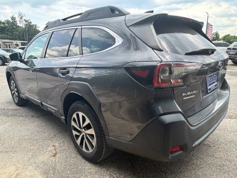 Used 2023 Subaru Outback Premium AWD/4WD image 5