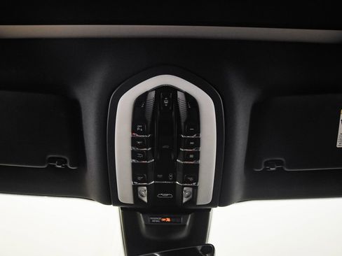 Certified 2026 Porsche Macan image 19