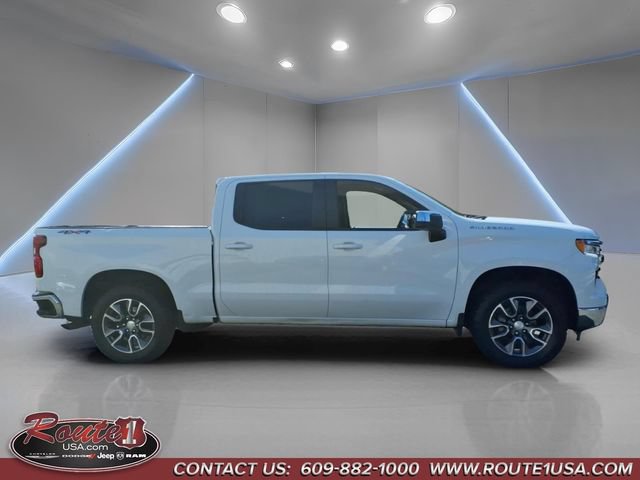 Used 2022 Chevrolet Silverado 1500 LT AWD/4WD image 2