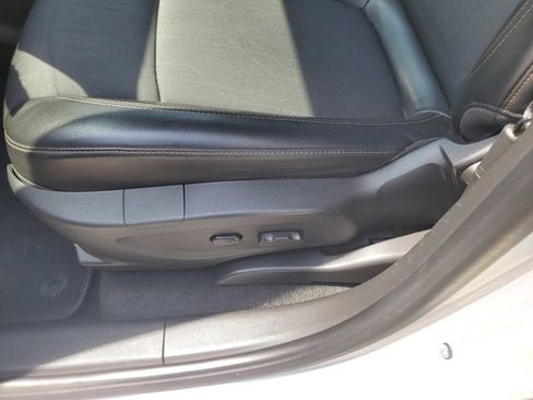 Used 2019 Chevrolet Trax LT w/ LT Convenience Package FWD image 18