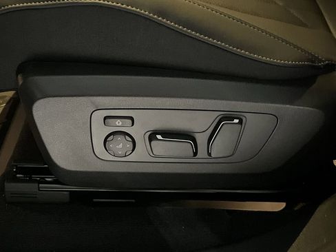 Used 2025 BMW X3 xDrive30i w/ Premium Package image 12