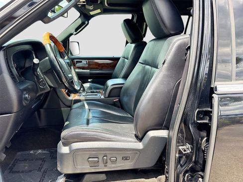 Used 2016 Lincoln Navigator L Select RWD image 21