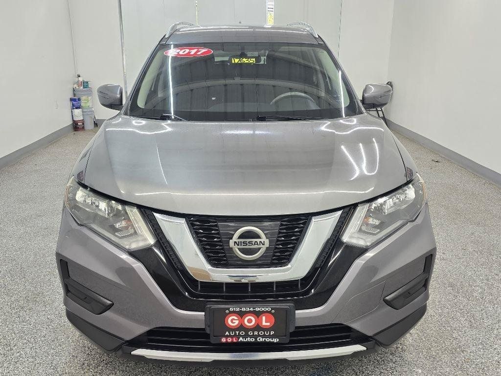 Used 2017 Nissan Rogue SV FWD image 2