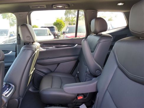 Used 2023 Cadillac XT6 Premium Luxury image 12