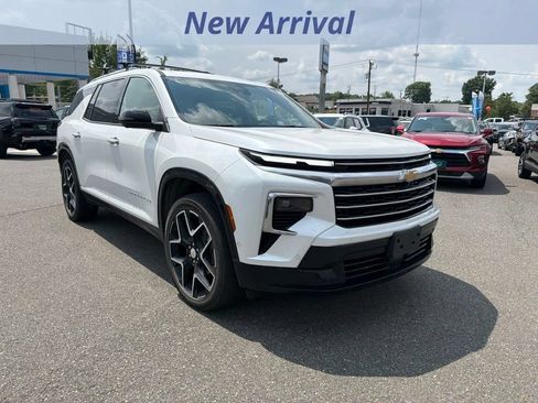 Used 2025 Chevrolet Traverse High Country w/ LPO, Floor Liner Package FWD image 2