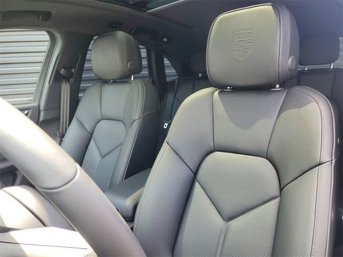 Used 2025 Porsche Macan S image 5