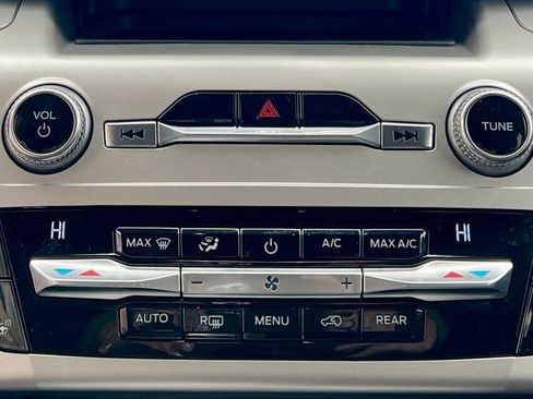 Used 2021 Ford Explorer XLT w/ Equipment Group 202A image 31