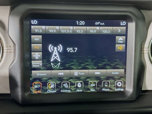 Used 2023 Jeep Wrangler Unlimited Sahara image 21