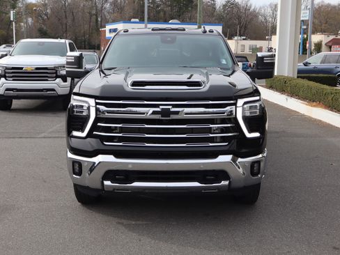 Used 2024 Chevrolet Silverado 3500 LTZ w/ LTZ Plus Package image 3