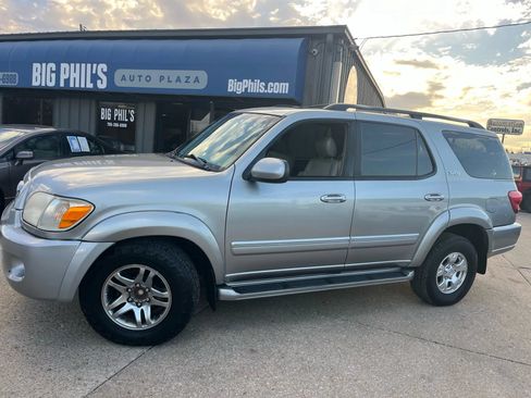 Used 2006 Toyota Sequoia SR5 RWD image 2