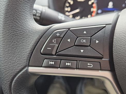 Used 2024 Nissan Altima 2.5 SV image 12