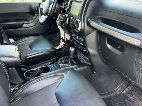 Used 2017 Jeep Wrangler Unlimited Sport AWD/4WD image 16
