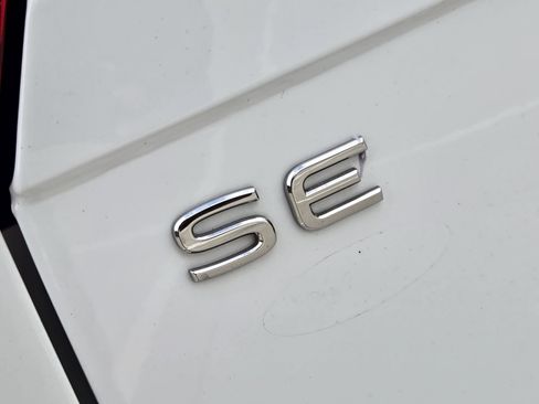 Used 2022 Volkswagen Tiguan SE AWD/4WD image 31