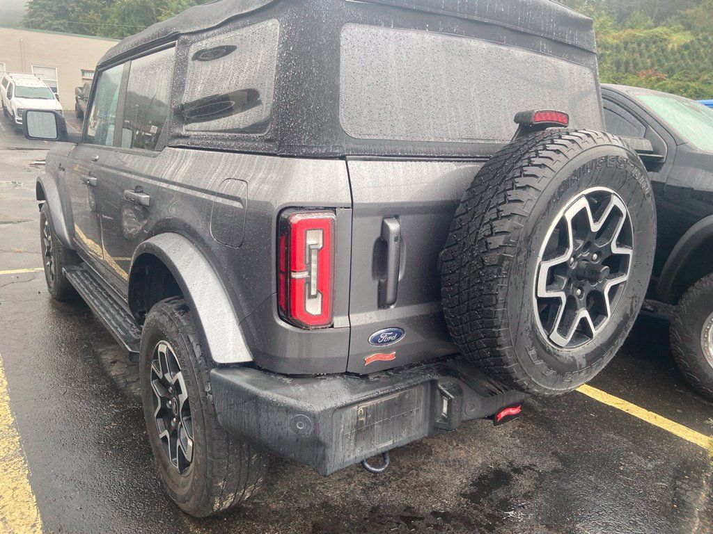 Used 2023 Ford Bronco Outer Banks AWD/4WD image 2